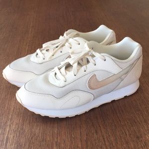 Nike Outburst Pale Ivory/Guava Ice